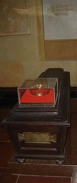 File:Tomb of Elisabeth of Austria in Vilnius Cathedral.jpg