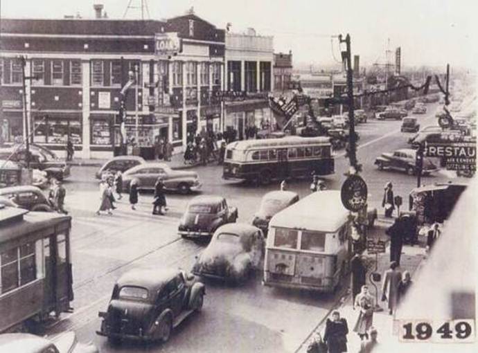 PHOTO - CHICAGO - GRAND AND HARLEM INTERSECTION - HEAVY TRAFFIC - SEPIA - APPEARS TO BE CHRISTMAS SEASON - 1949 - FROM NW CHICAGO HISTORY SITE