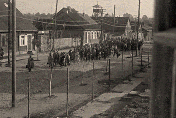 http://www.holocaustresearchproject.org/ghettos/images/Jewish%20Workers%20returning%20to%20the%20ghetto.jpg