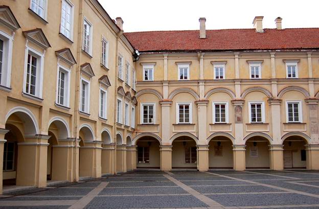 Description: http://upload.wikimedia.org/wikipedia/commons/a/ab/The_Grand_Courtyard_of_Vilnius_University.Lithuania.jpg