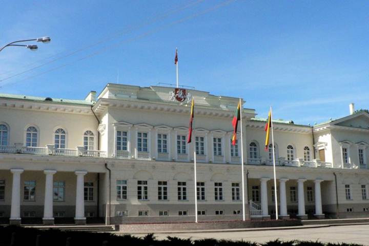 Description: http://db.stat.gov.lt/dnn/Portals/1/800px-Lithuania_Vilnius_Presidential_Palace_1.jpg