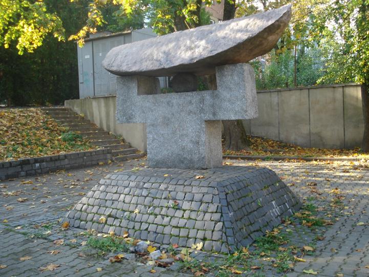 http://upload.wikimedia.org/wikipedia/commons/e/e6/Chiune_Sugihara_monument_in_Vilnius2.JPG